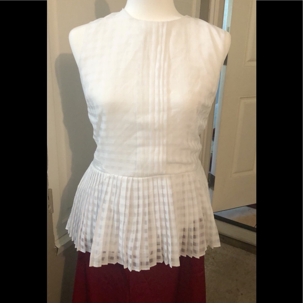 White textured top size 12.